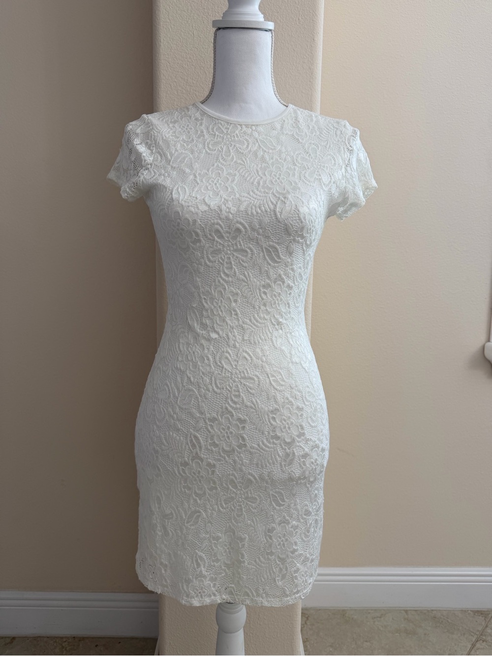Lucy in the Sky White Lace Open Back Tie Mini Dress Size Medium